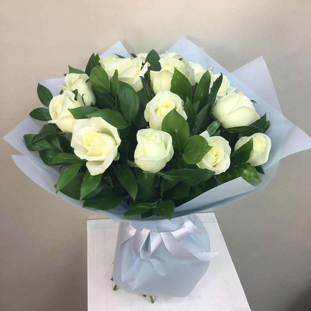 Букет 15 Белых роз Проуд в Стародубе