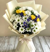 Букет цветов из:  Ирисы, Хризантемы и Розы в Стародубе