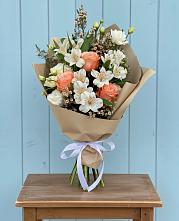 Букет цветов из:  Альстромерии, Лизиантусы, Розы и Хризантемы #REPLACE_PRED# Стародубе