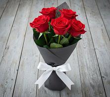 Букет 5 Красных роз Эдлесс Лав в Стародубе