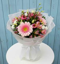 Букет цветов из:  Герберы, Альстромерии и Лизиантусы в Стародубе