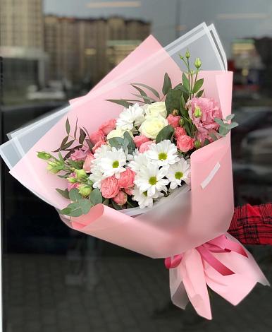 Букет цветов из: Розы, Лизиантусы и Хризантемы в Стародубе
