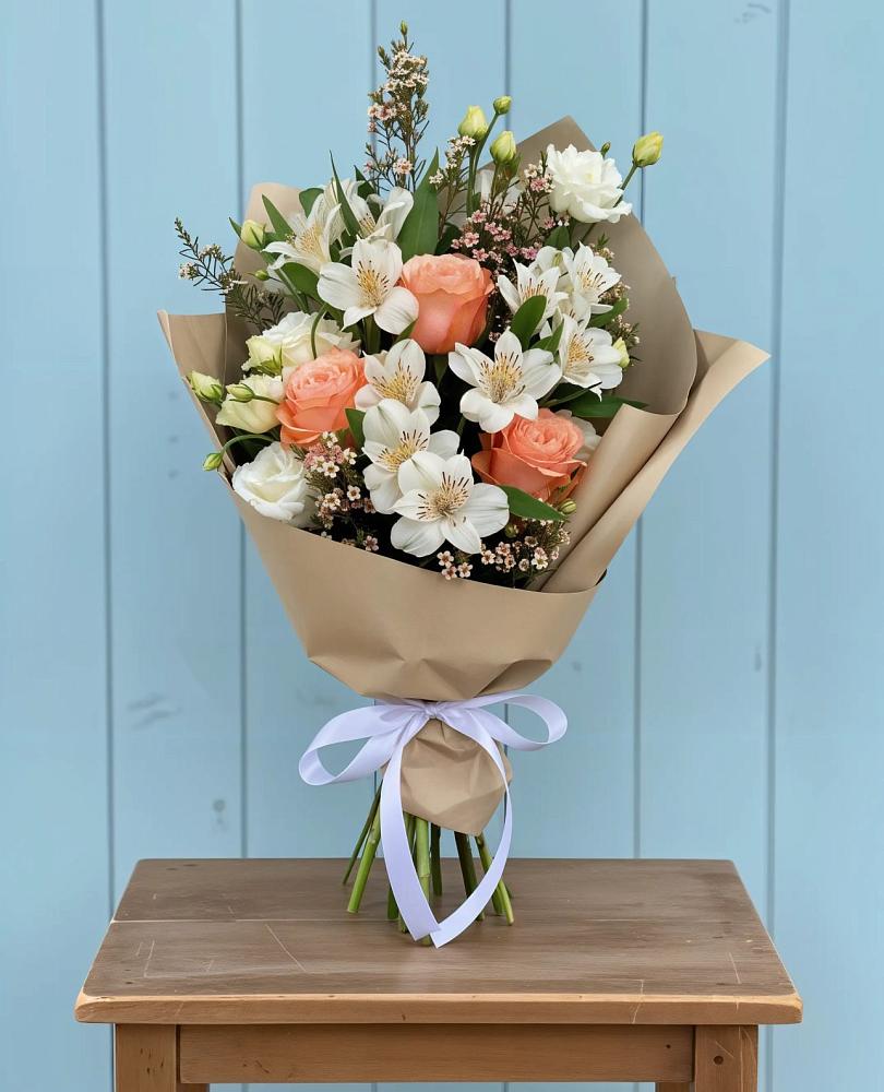 Букет цветов из: Альстромерии, Лизиантусы, Розы и Хризантемы в Стародубе