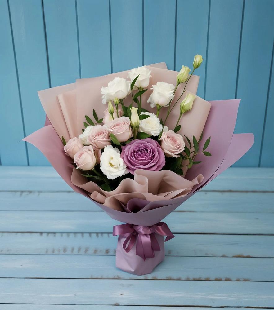 Букет цветов из: Розы и Лизиантусы в Стародубе